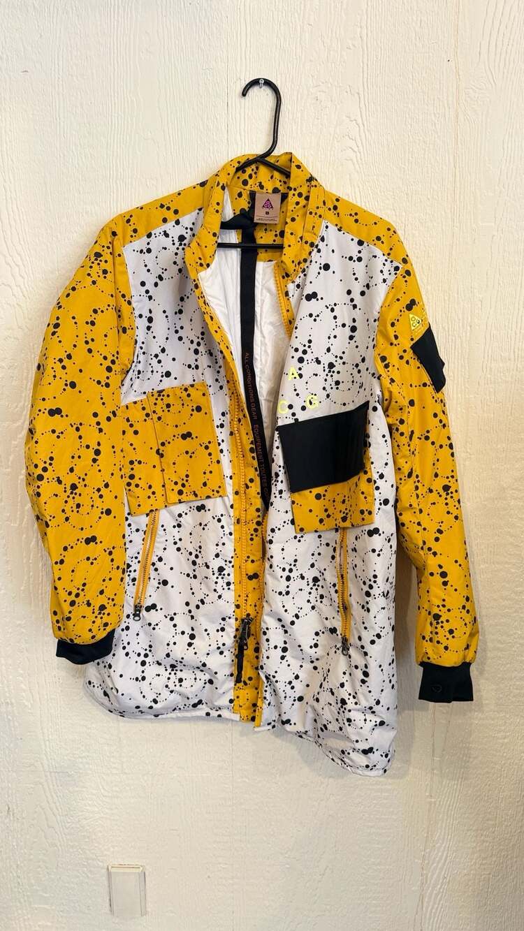 Nike ACG Insulated Jacket Size L Yellow White Black Splatter
